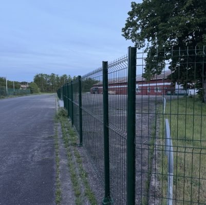 Pose de clôture rigide dans une usine du Loir-et-Cher